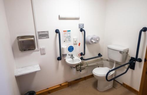 Cheshunt Hotel | YHA London Lee Valley