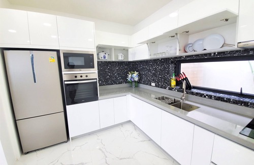 South Pattaya Villa | Yizen 8 Bedroom Palm Spring Pool Villa