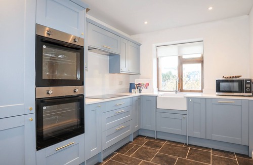 Bangor House | YNYS FAELOG COTTAGE, family friendly, with open fire in Menai Bridge