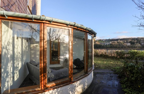 Bangor House | YNYS FAELOG COTTAGE, family friendly, with open fire in Menai Bridge