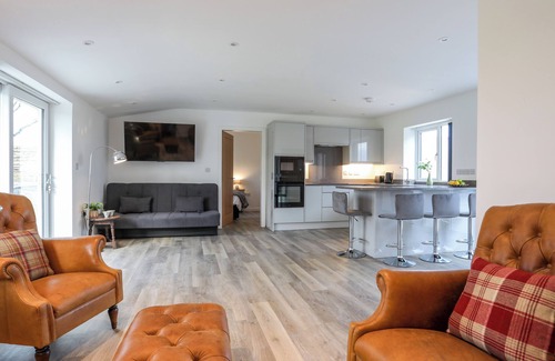 Elim Cottage | YNYS UCHAF, pet friendly, with a garden in Benllech