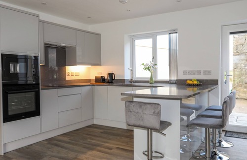 Elim Cottage | YNYS UCHAF, pet friendly, with a garden in Benllech