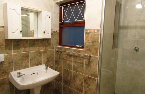 Amalinda Bed & Breakfast | Yolonwabo bed and breakfast