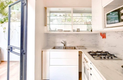 Kerem HaTeimanim Apartment | Yona Hanavi Mmimosa - Two Bedroom Apartment, Sleeps 4