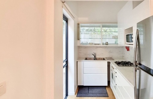Kerem HaTeimanim Apartment | Yona Hanavi Mmimosa - Two Bedroom Apartment, Sleeps 4