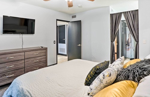 Yorba Linda Condo | Yorba Linda Condo - Community Pool, Fireplace