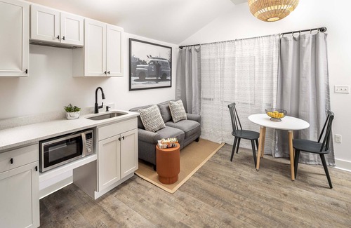 York Beach Hotel | York Beach Surf Club
