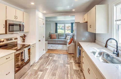 York House | York Farmhouse Hideaway Near Lake Redman