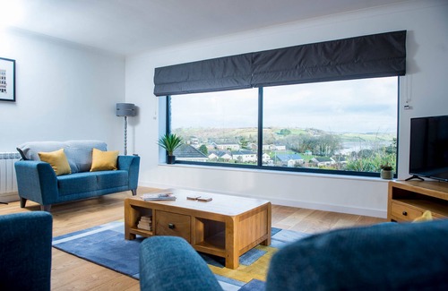 Laugharne Cottage | York Lodge, A beautiful bungalow with stunning estuary views
