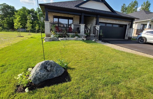 Elora Apartment | York St Suite Elora - 1.2 km, 10 min walk to downtown