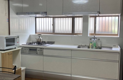 Kofu House | Yosekeshi Kofu Misaki. A Showa-era retro house surrounded by garden and nature. A healing place to spend time with your family at the edge of the house. 5 min. drive from Kofu Station.