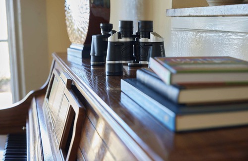 Mariposa House | Yosemite-BaseCamp is a Hilltop Tranquil LUX Ranch-house Retreat - sleeps 6 to 8
