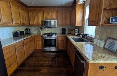 Oakhurst House | Yosemite+Bass Lake -Hot tub,Game room,BBQ