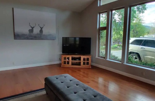 Ahwahnee House | Yosemite Getaway With Excellent Views