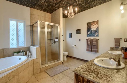 Mariposa House | Yosemite Quail Ridge Comforts with WiFi and Hot tub