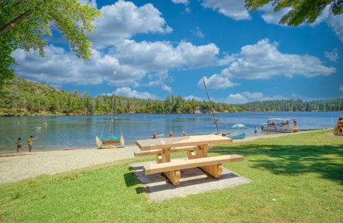 Groveland House | Yosemite Retreat: Charming 3-bedroom/2 Bath house in Groveland with AC