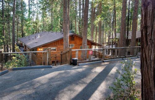 North Wawona House | Yosemite Retreat in the Meadows