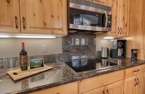 Mariposa House | Yosemite Retreat with BBQ and Wifi