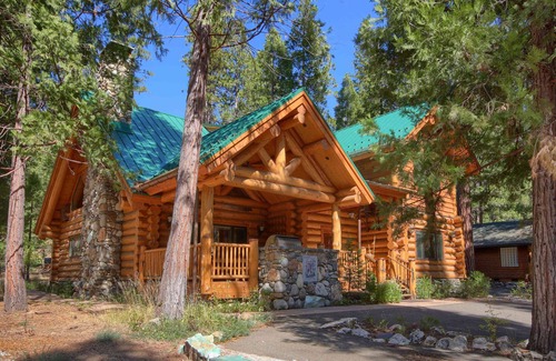 North Wawona Cabin | Yosemite's Luxury Estate at The Redwoods in Yosemite