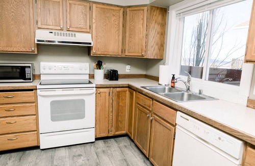 Helena House | You and Fido welcome here!