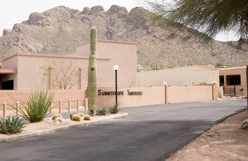 Sunnyslope Townhouses House | You can get in your recreation or relax. Located at the base of the Catalinas.