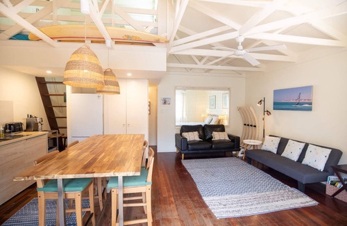 Point Lookout Apartment | You cannot beat this location a mere 100m to the nearest patrolled beach.