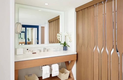 Waikiki Hotel | You Found it! 3 Serene Units, Restaurant, Few Blocks From The Waikiki Beach!