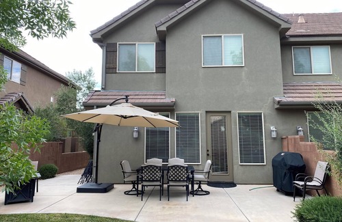 Washington House | You're Welcome Townhome with 2 Primary Suites!