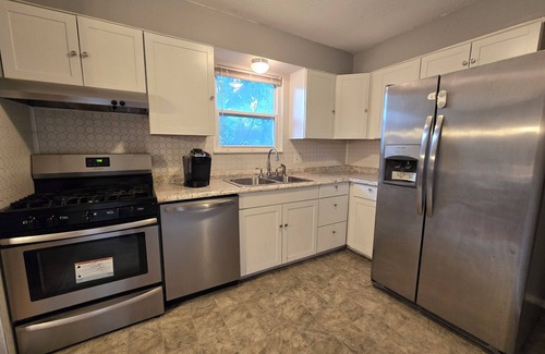Maryland Heights House | You're welcome 3-bedroom single level house in marvelous Maryland Heights