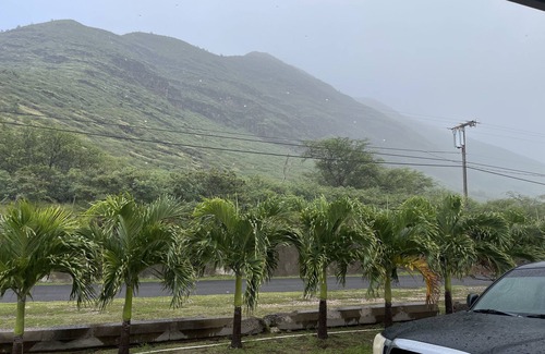Waianae House | You will first go through a war zone, next, hidden gem. No neighbors, st lights.