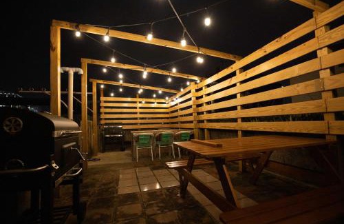 West Central District House | YouI98 Guesthouse一層一戶大坪數套房#本國旅客須先匯款
