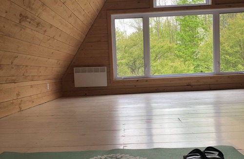 Lac-Brome Ski Chalet | You’ll fall in love: beautiful chalet, high design, and gorgeous decor.