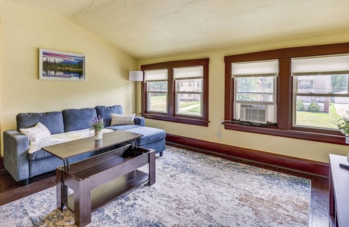 Youngstown Apartment | Youngstown Apartment: 2 Mi to Lake Newport!