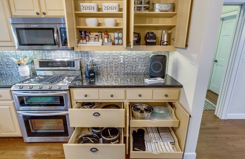 McKinney House | Your 5 Star Retreat! 3 King Beds-10 Min Walk to Downtown McKinney