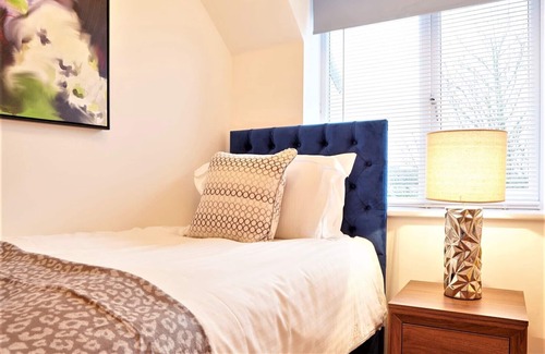 Brislington Villa | Your Apartment | Bristol Savoy Court - No.4