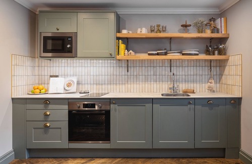Bristol Apartment | Your Apartment | Cotham Arms - Studio (SK)