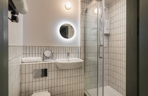 Bristol Apartment | Your Apartment | Cotham Arms - Studio (SK)