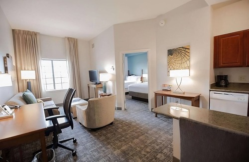 Highlands - Perkins Hotel | Your Baton Rouge Retreat! 4 Comfortable Suites w/Kitchens! Pets are Welcome!