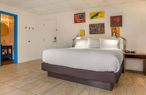 St. Pete Beach Resort | Your Beach Adventure Awaits! Garden View, Outdoor Pool, Free Parking and BIke