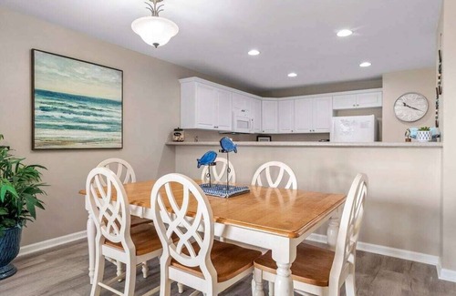 Long Beach Condo | Your beach paradise awaits. Sun, sand and serenity.