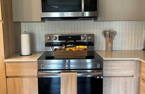Loughman Apartment | Your Best Vacation Stay With Top Tier Amenities near all Theme Parks!