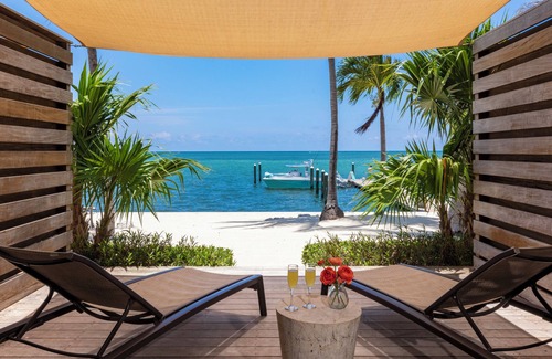 Islamorada Hotel | Your Blissful Haven in Islamorada! Beach, Swimming Pool, Pets Allowed!