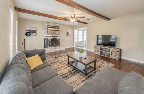 Sherman House | Your Charming Texas Retreat!