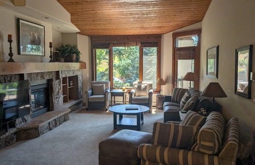 Steamboat Springs Condo | Your Christmas holiday in a beautiful ski-in/ski-out 4 bedroom townhome.