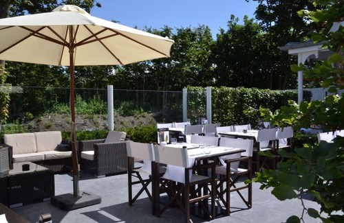 Ouddorp Hotel | Your Comfortable Coastal Home Steps from Surf, Sand, and Nature! Free Breakfast