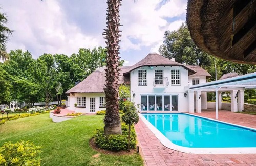 Greater Johannesburg Metropolitan Area House | Your country home in the heart of Sandton