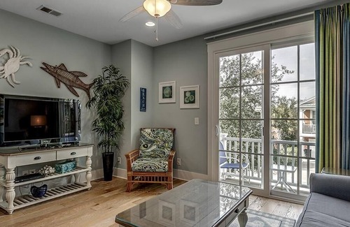 Windy Hill Villa | Your Cozy Hideaway: 1 Bdrm with Balcony Near Beach