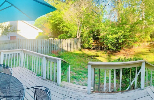 Terry Sanford House | ⁂Your Cozy Home-Minutes to Base, 15min to Downtown ⁂