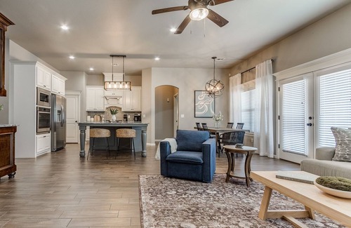 Edmond House | Your Cozy Modern Getaway in Edmond