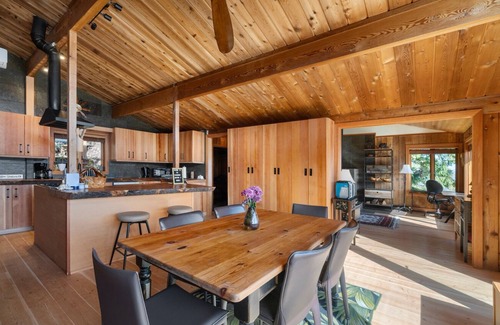 Long Harbour House | Your Cozy Seaside Sanctuary & Private Spa Getaway – 5 Min to Town!